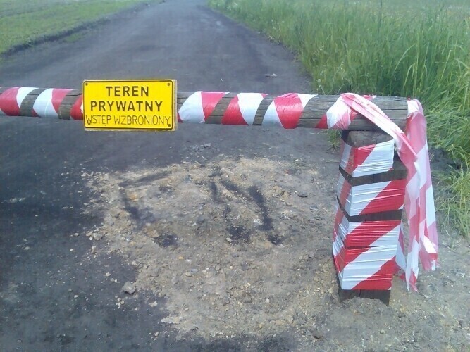 Piotrków Prywatny szlaban na prywatnej drodze