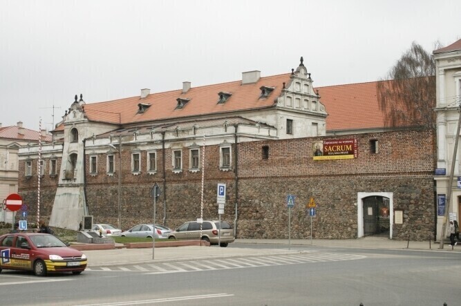 Renowacja głównego ołtarza u Dominikanek