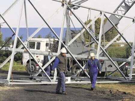 Stawiają maszt a sąsiad mówił że buduje... staw