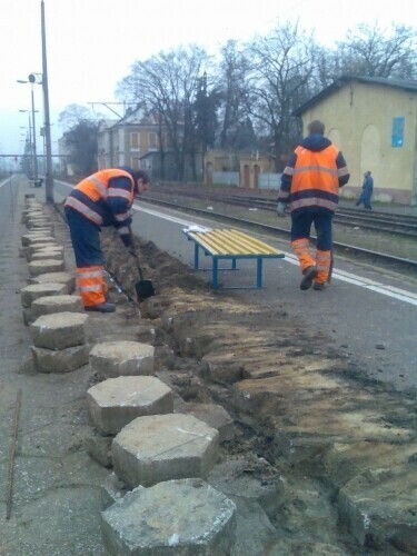 Piotrków Wymiana oświetlenia na dworcu PKP