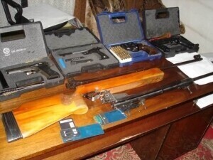 Rozbito gang handlujący bronią i narkotykami