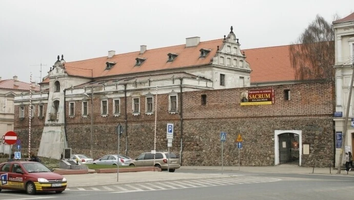 Renowacja głównego ołtarza u Dominikanek