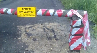 Piotrków: Prywatny szlaban na prywatnej drodze