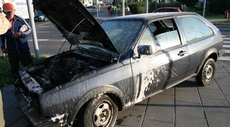 Samochód zapalił się na skrzyżowaniu