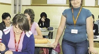 Nauczyciele emeryci wypychani ze szkół