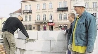 Piotrków : Murek prawie gotowy
