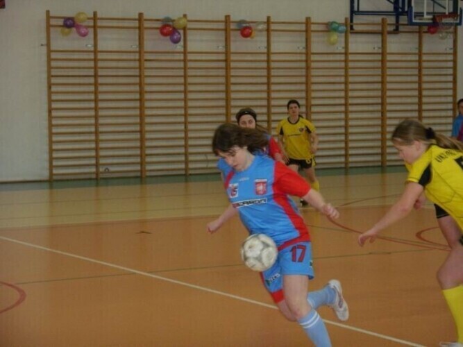 Piłka nożna kobiet Ostrowia z Warkoczem Piłkarki