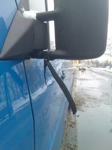 Piotrków Znak żałoby na minibusach