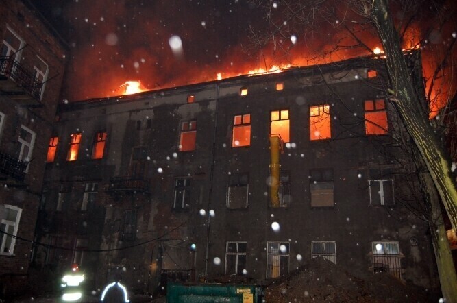 Piotrków Pożar kamienicy przy Wojska Polskiego