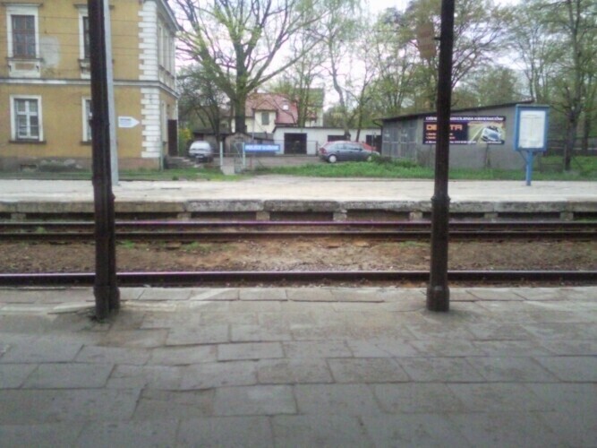 Na peron tylko po kładce