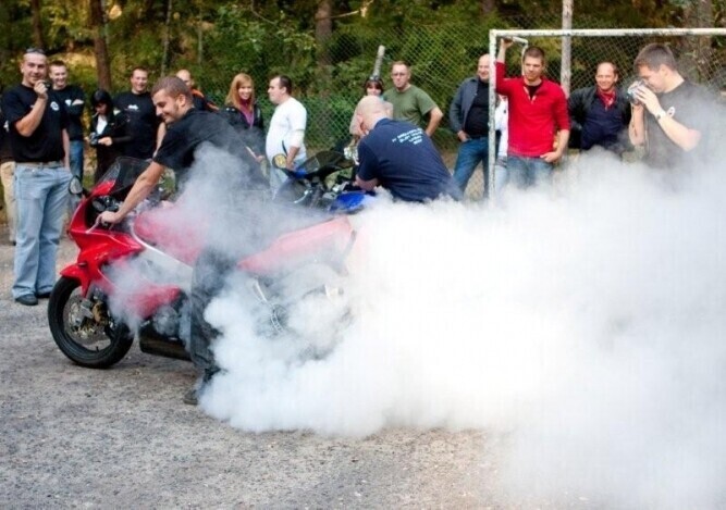 Wielbiciele Hondy VFR w Białej