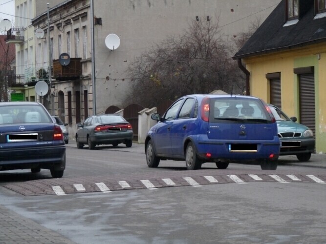 Piotrków Namalowali pasy ostrzegawcze