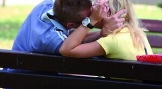 O seksie przy szkolnej ławce