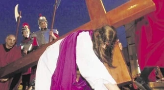 Piotrków: Wierni podążyli za krzyżem 