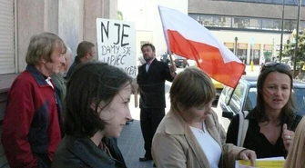 Mieszkańcy Brzeźnickiej poszli pod Urząd