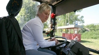 Piotrków: Kobieta za kółkiem w "emzetkach"