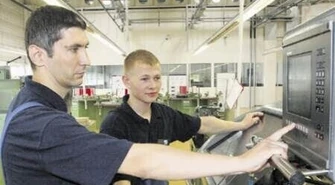 Haering uczy, aż wióry lecą 