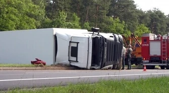 Piotrków: Pijany zasnął za kierownicą tira
