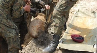 Gomunice: Odkopano 200-kilogramową bombę 