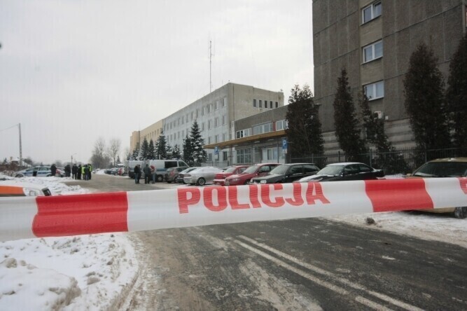 Piotrków Bombowy alarm na Szkolnej