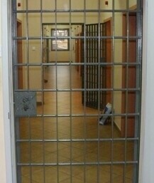 Tragedia w Tomaszowie Siekierą zabił córkę