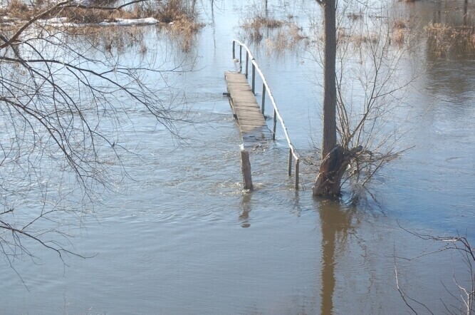 Nadal trwa stan alarmowy na Pilicy i Luciąży