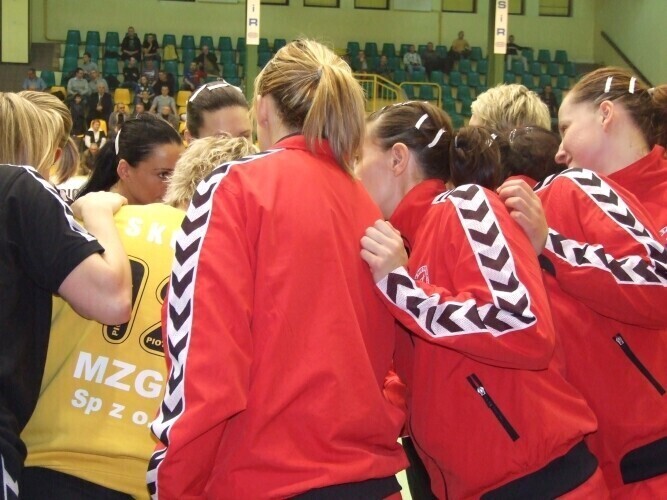 Prezes Piotrcovii odchodzi ale rozmawia z zawodniczkami