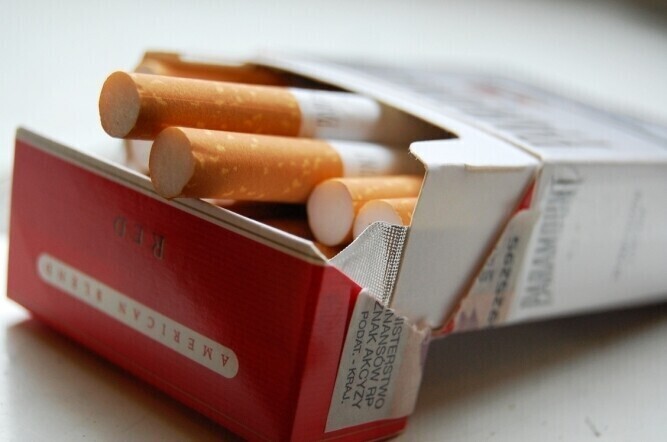 Młodym na papierosy pozwalają sprzedawcy