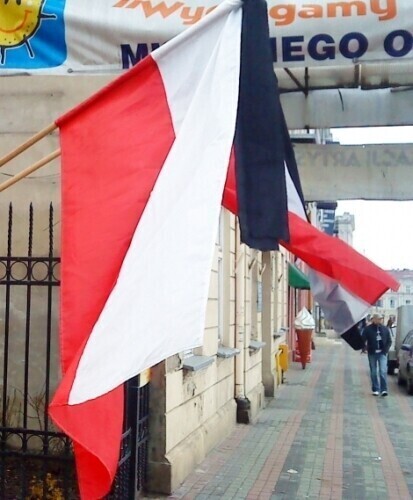 Piotrkowianie wywieszają zbyt mało flag