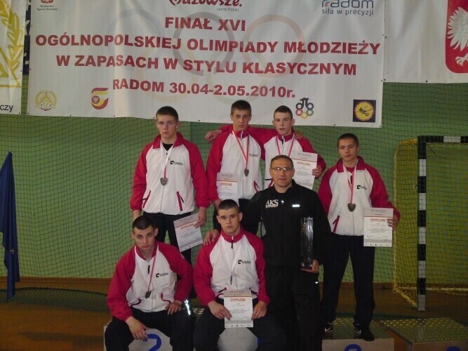 Triumf młodych zapaśników AKS