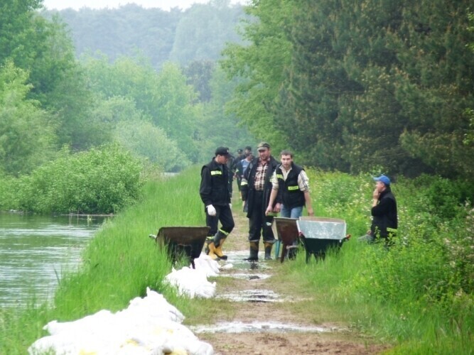 Sulejów Przerwane wały przeciwpowodziowe