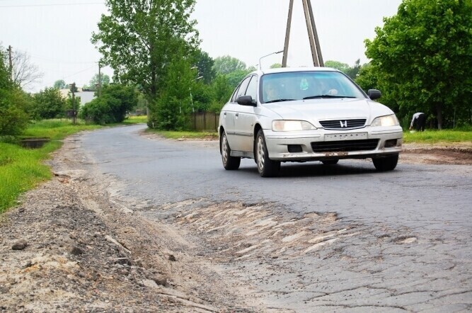 Jazda ulicą Dmowskiego to droga przez mękę