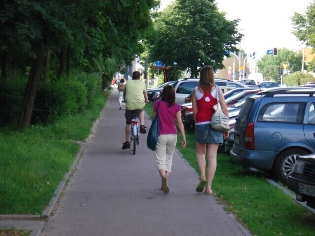 Piotrków Wojenne ścieżki piesi kontra rowerzyści