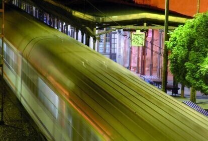 Jedzie pociąg z daleka... i w Piotrkowie nie czeka