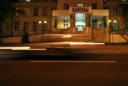 Ryk silników paraliżuje szpital