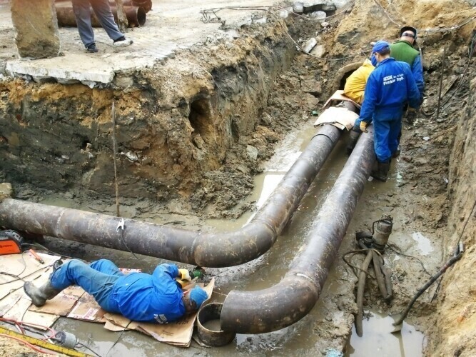 Przerwanie kanału przyczyną awarii ciepłociągu