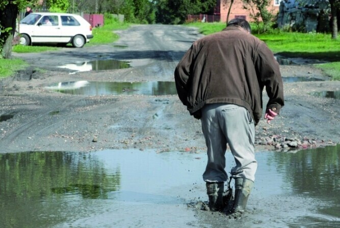 Łazy Dąbrowa Na drogę czekali osiem lat