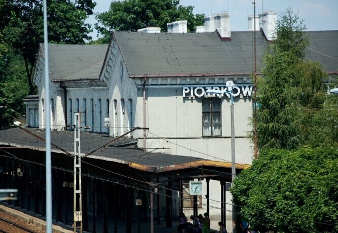 Piotrków Bezdomni zaczepiają na dworcu