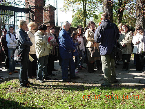 Biblioteka spacerowała po piotrkowskich nekropoliach