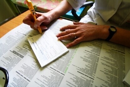 Przedszkolaki w kolejce po zaświadczenia