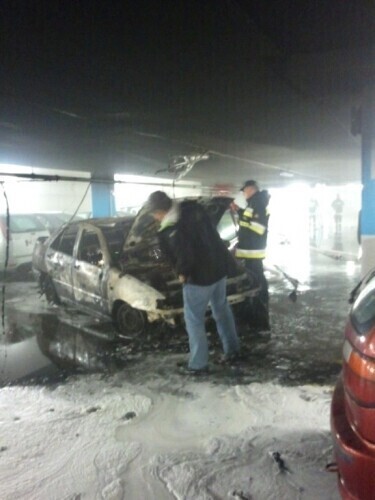 Spłonął samochód na parkingu w Focus Mall