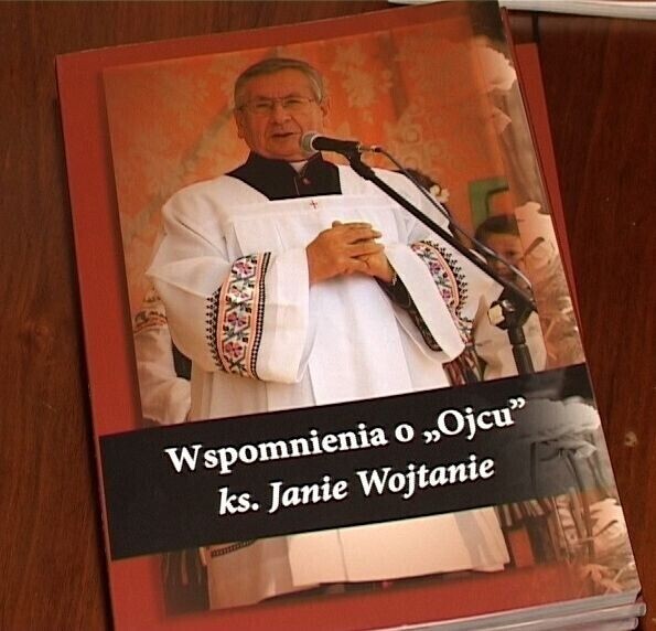 Wspomnienie o księdzu w formie książki