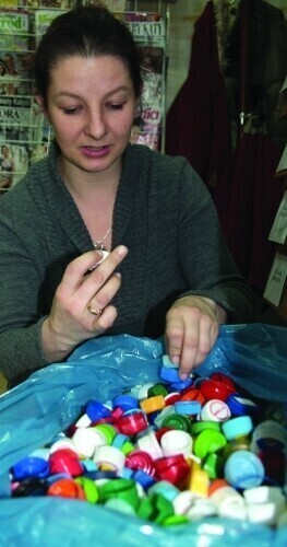 Pomogli Jasiowi i Kubie. Zbierają nakrętki dla Madzi