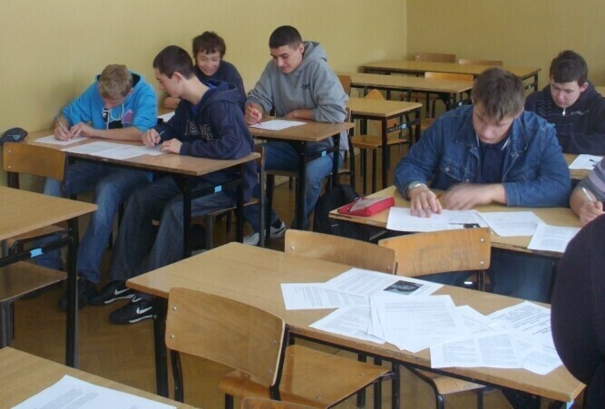 Gimnazjaliści pomagają i piszą listy przez całą dobę