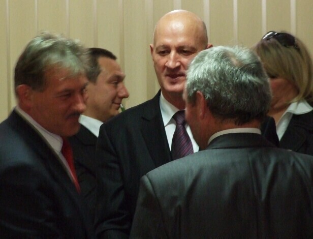 Starosta ze starą pensją. Zgrzyt w jednej z komisji