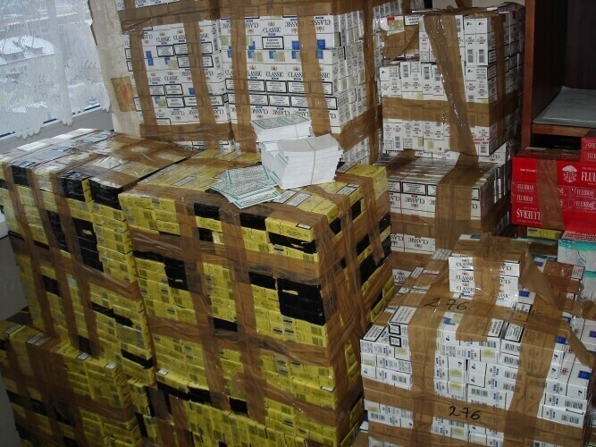 Policja znalazła lewe papierosy i spirytus