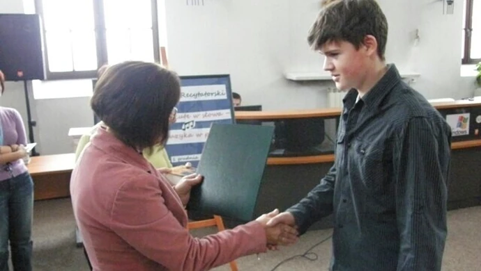 „Emocje zakute w słowa –  Chopin i jego muzyka w poezji"