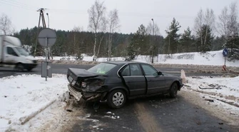 Wypadek: Troje pasażerów BMW w szpitalu