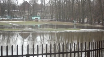 Tomaszów: Woda wdarła się na stadion Lechii