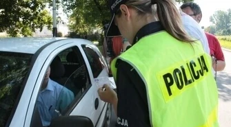 Biją, płaczą i uciekają...